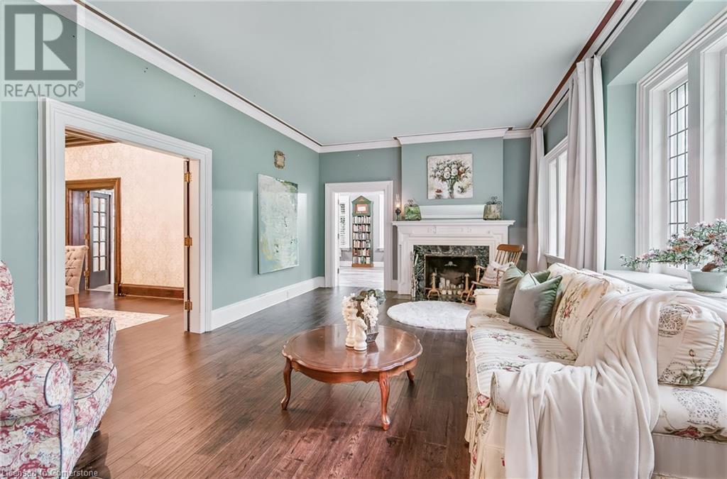 Photo 22 of 122 Dufferin Avenue, Brantford ON