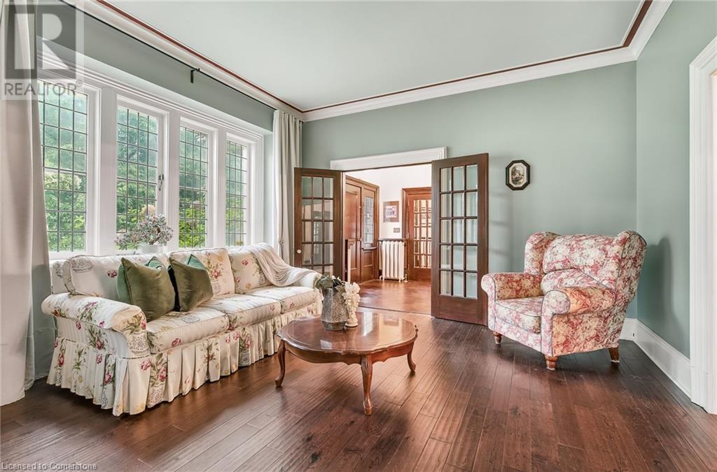 Photo 3 of 122 Dufferin Avenue, Brantford ON