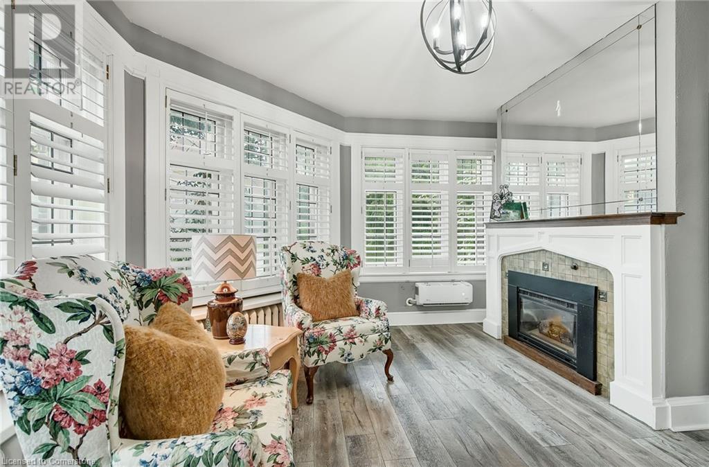 Photo 23 of 122 Dufferin Avenue, Brantford ON