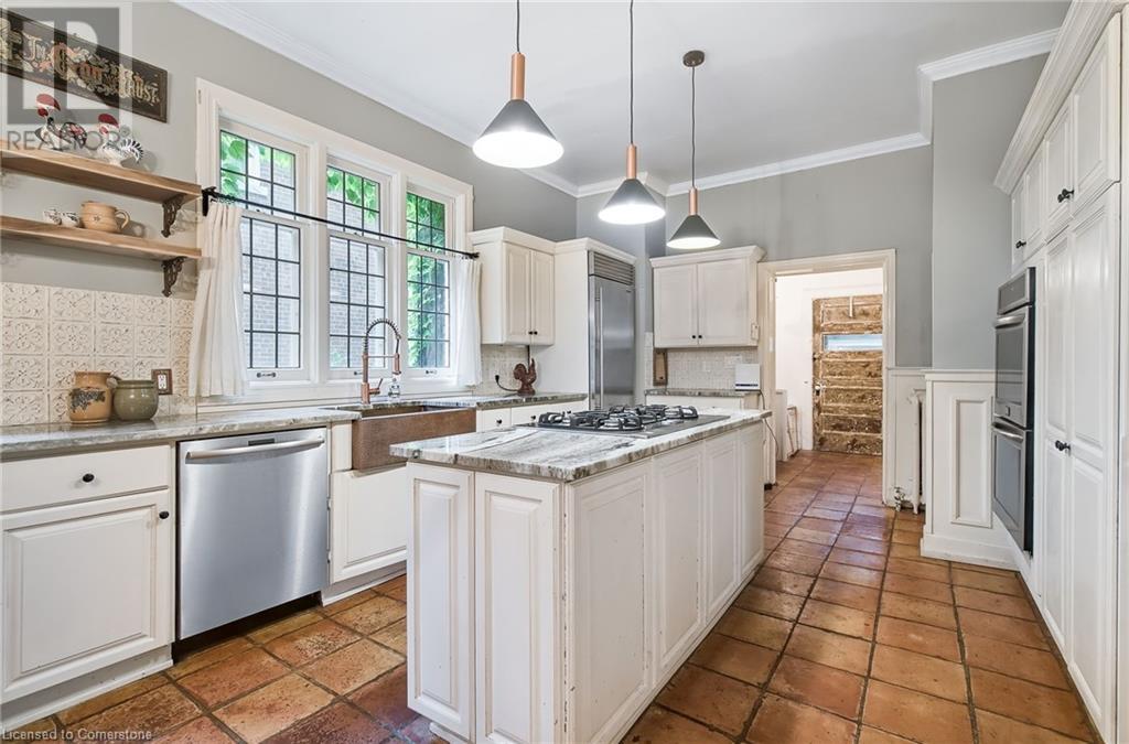 Photo 35 of 122 Dufferin Avenue, Brantford ON