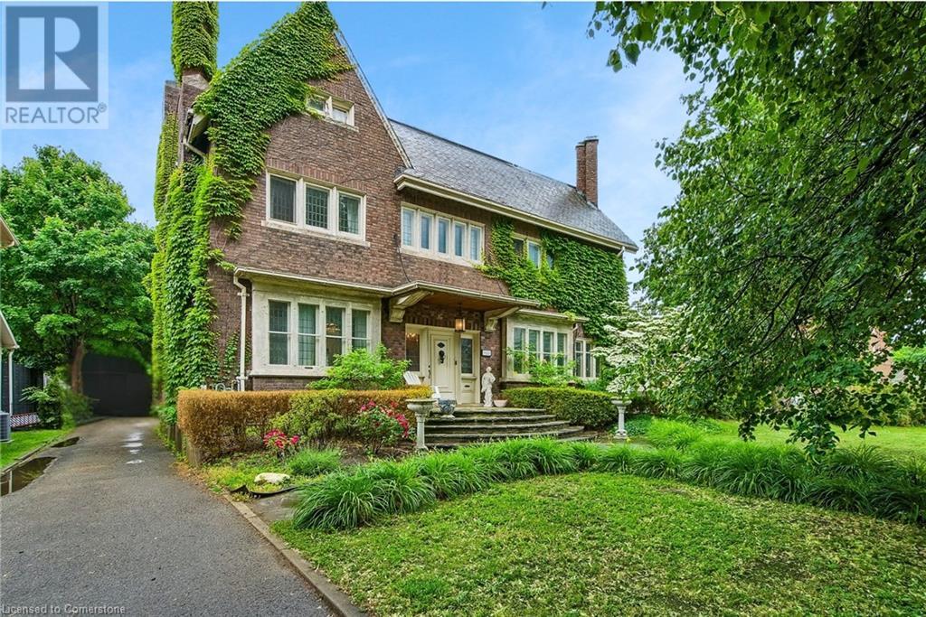 Photo 8 of 122 Dufferin Avenue, Brantford ON