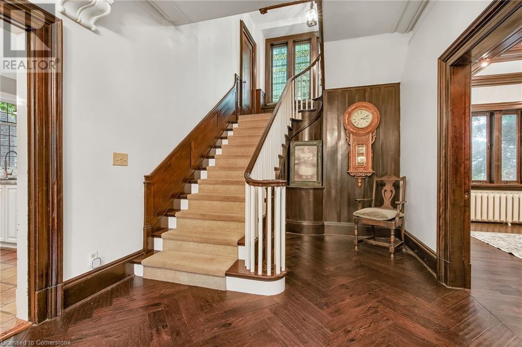 Photo 47 of 122 Dufferin Avenue, Brantford ON