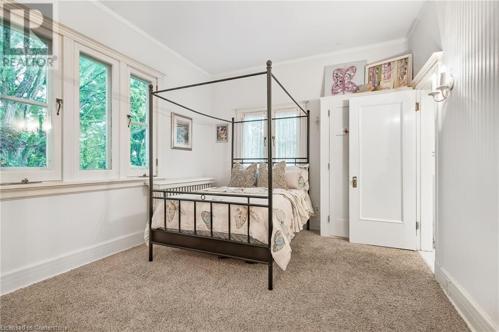 Photo 19 of 122 Dufferin Avenue, Brantford ON
