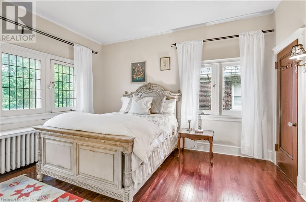 Photo 38 of 122 Dufferin Avenue, Brantford ON