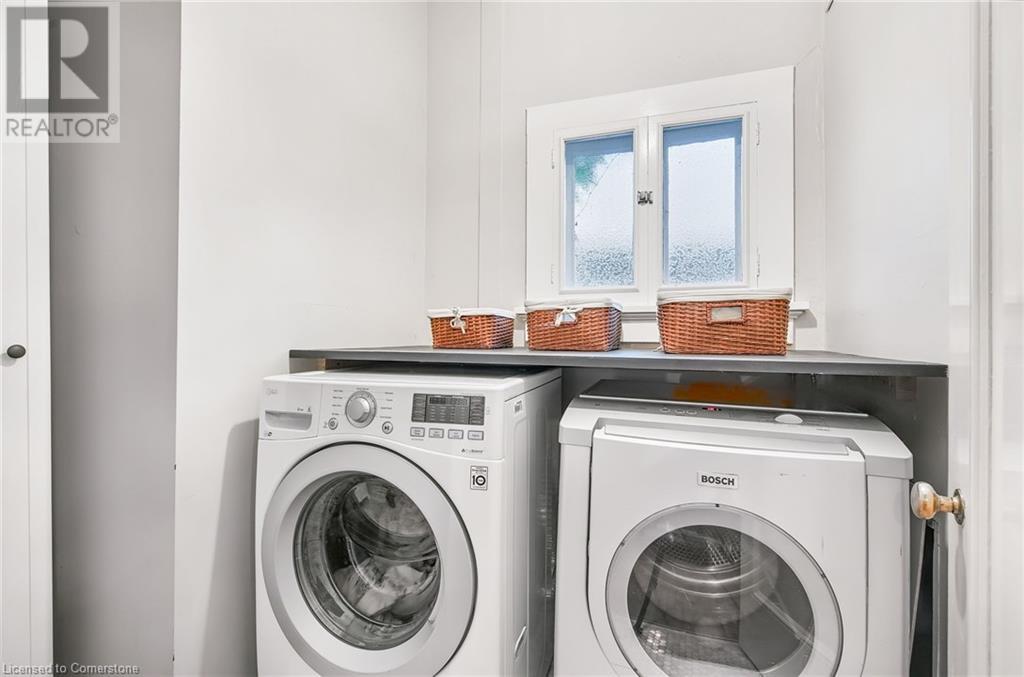 Photo 33 of 122 Dufferin Avenue, Brantford ON