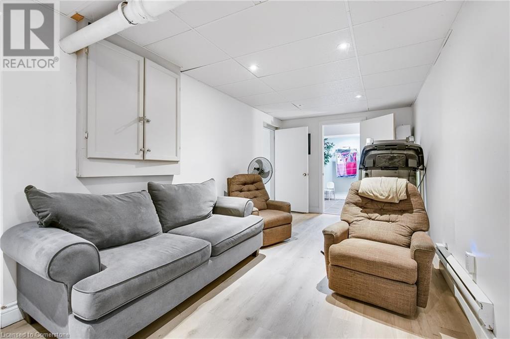 Photo 15 of 122 Dufferin Avenue, Brantford ON