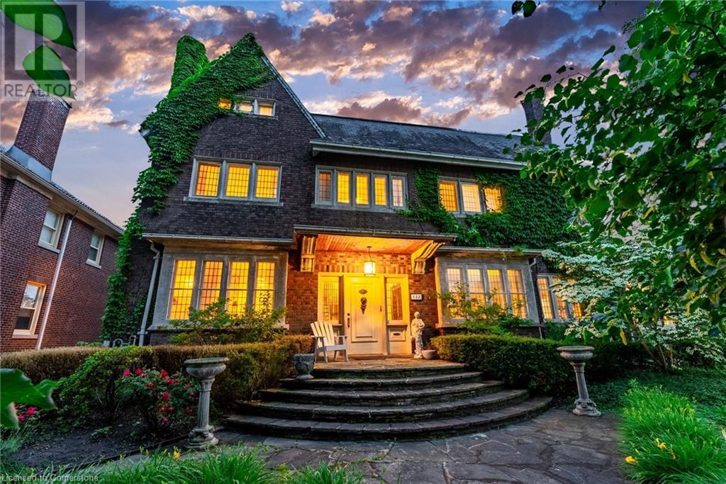 Photo 9 of 122 Dufferin Avenue, Brantford ON