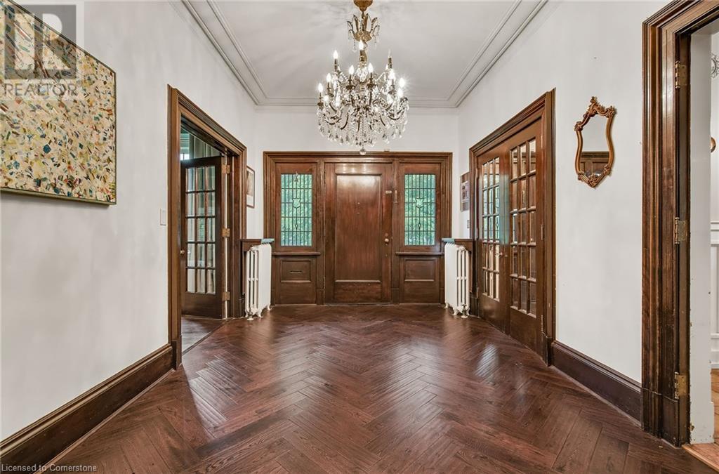 Photo 10 of 122 Dufferin Avenue, Brantford ON