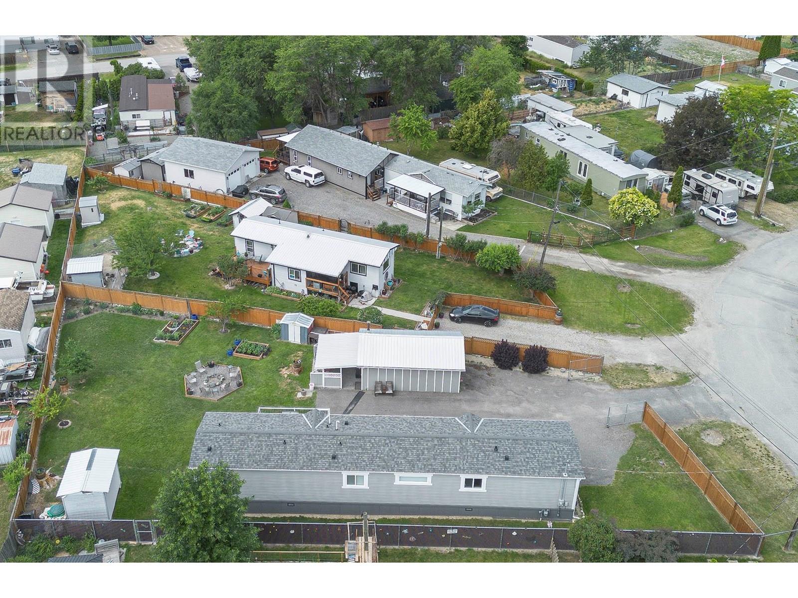 Photo 10 of 1337 Bostock Crescent, Pritchard BC