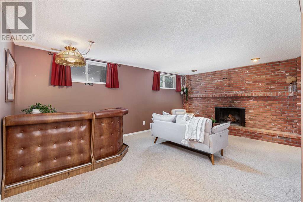Single Family House Bi-level for Sale in   Avenue SW Braeside Calgary 