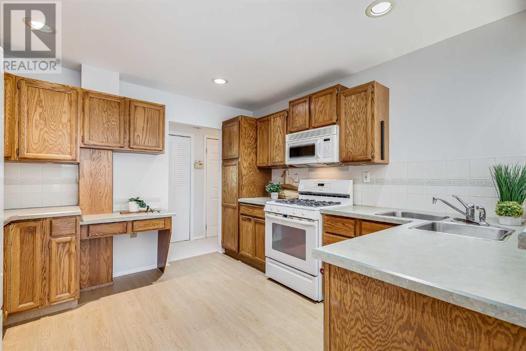 Single Family House Bi-level for Sale in   Avenue SW Braeside Calgary 