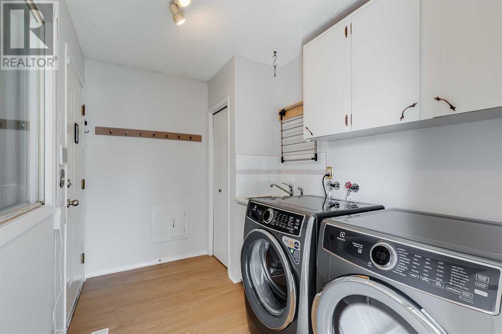 Single Family House Bi-level for Sale in   Avenue SW Braeside Calgary 