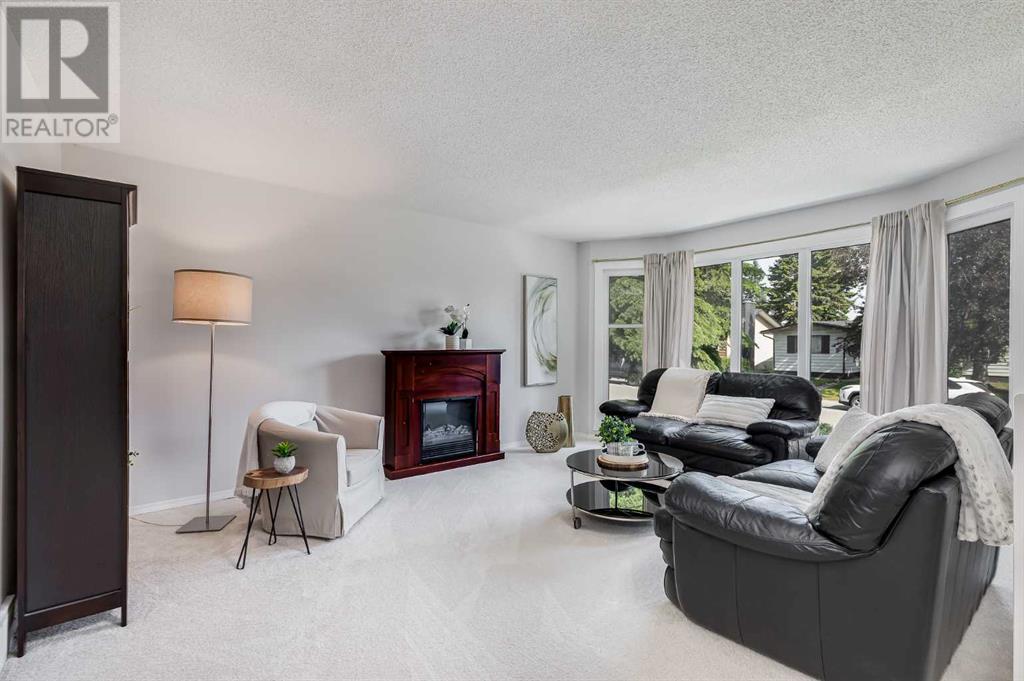 Single Family House Bi-level for Sale in   Avenue SW Braeside Calgary 