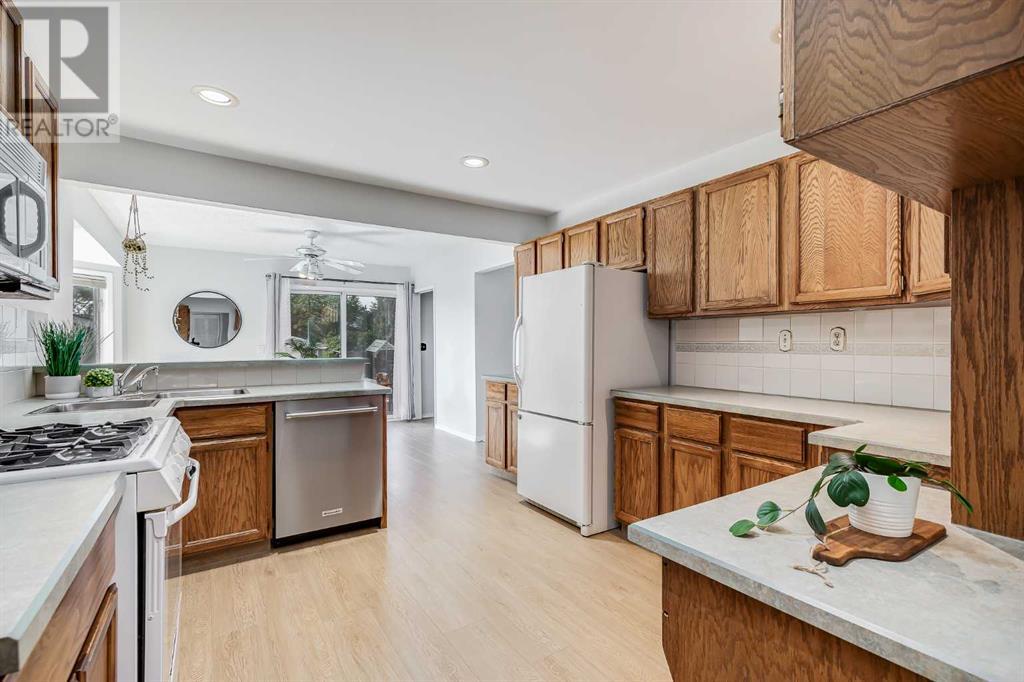 Single Family House Bi-level for Sale in   Avenue SW Braeside Calgary 