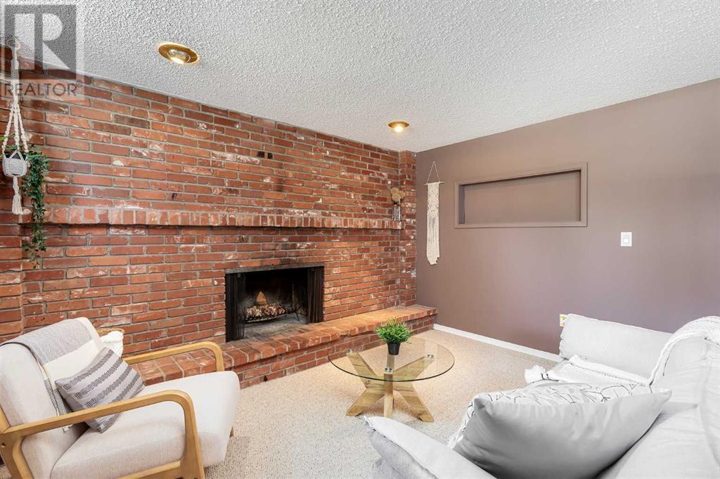 Single Family House Bi-level for Sale in   Avenue SW Braeside Calgary 