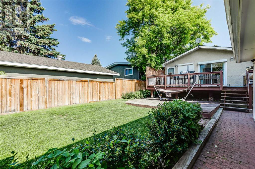 Single Family House Bi-level for Sale in   Avenue SW Braeside Calgary 