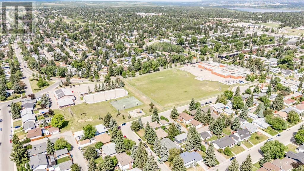 Single Family House Bi-level for Sale in   Avenue SW Braeside Calgary 