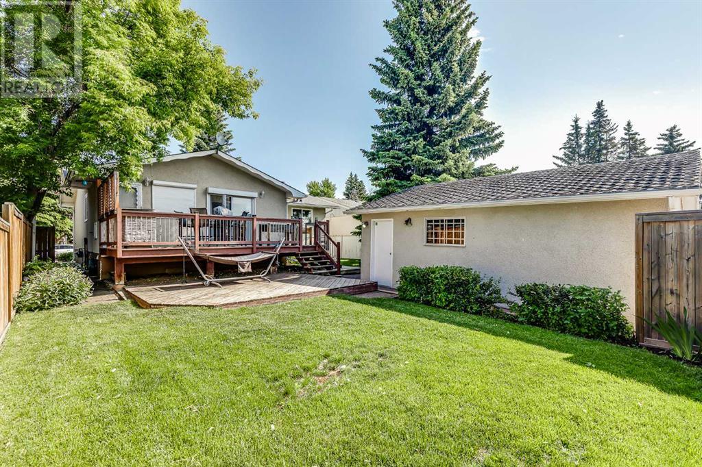 Single Family House Bi-level for Sale in   Avenue SW Braeside Calgary 