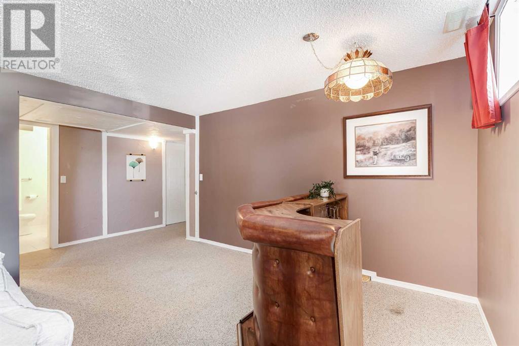 Single Family House Bi-level for Sale in   Avenue SW Braeside Calgary 