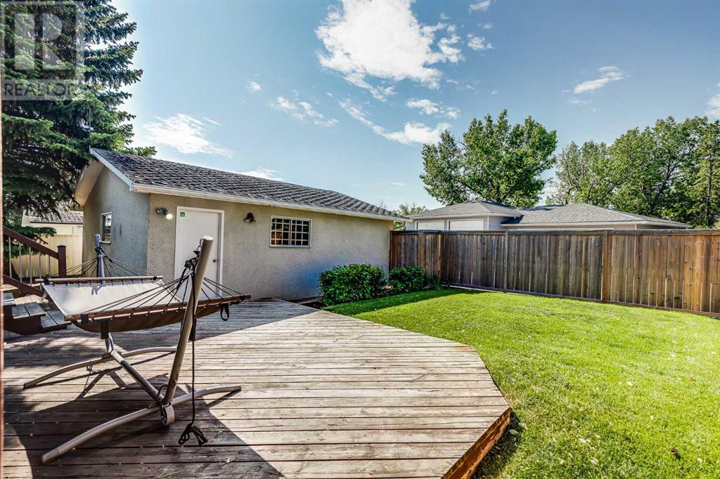 Single Family House Bi-level for Sale in   Avenue SW Braeside Calgary 