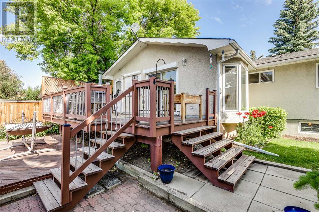 Single Family House Bi-level for Sale in   Avenue SW Braeside Calgary 