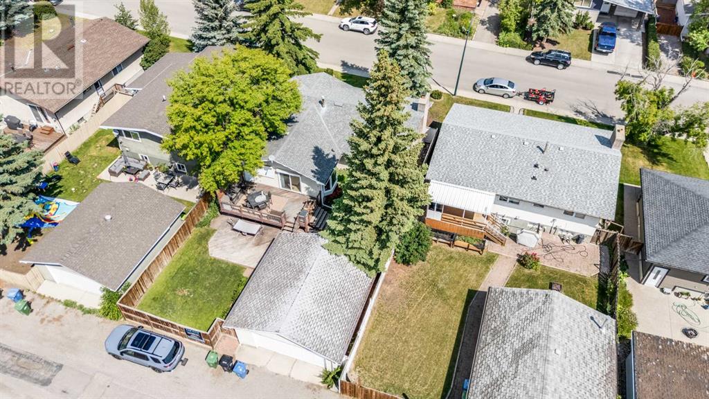 Single Family House Bi-level for Sale in   Avenue SW Braeside Calgary 