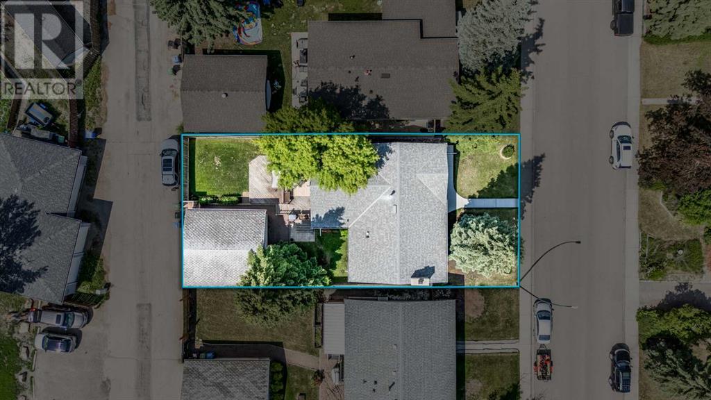 Single Family House Bi-level for Sale in   Avenue SW Braeside Calgary 