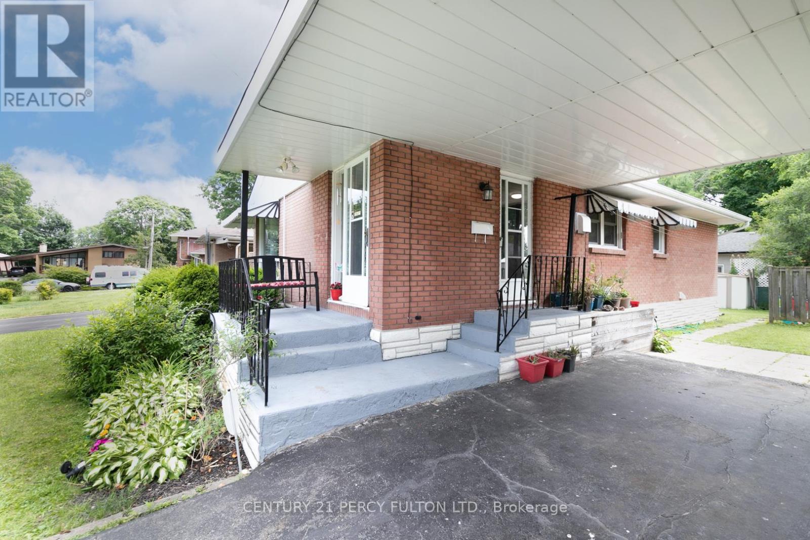 Photo 3 of 12 Northwood Crescent, Belleville ON