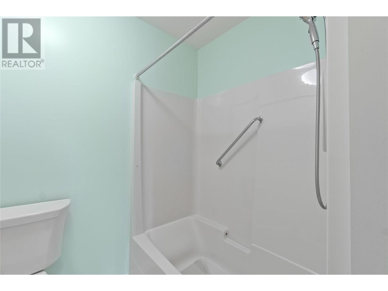 304 851 5 Avenue Southwest, Salmon Arm