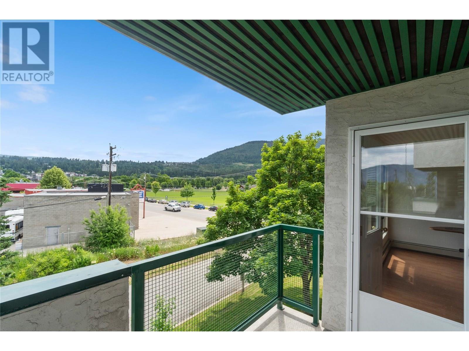304 851 5 Avenue Southwest, Salmon Arm