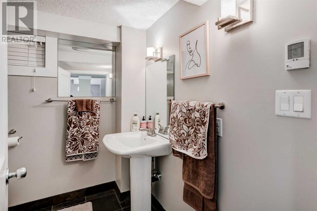Single Family House for Sale in  Lissington Drive SW North Glenmore Park Calgary 