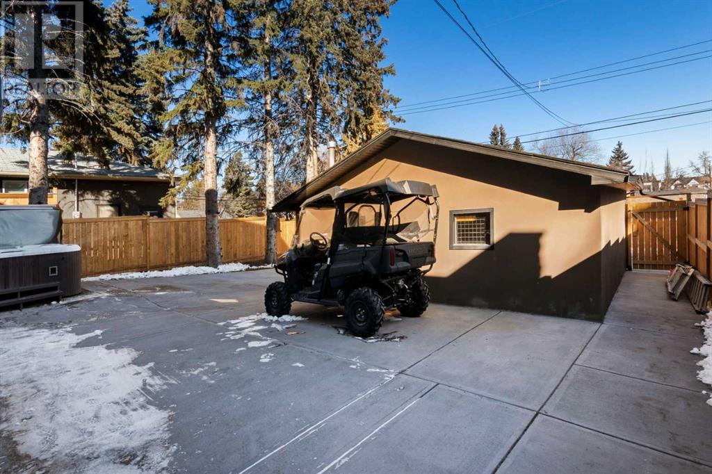 Single Family House for Sale in  Lissington Drive SW North Glenmore Park Calgary 