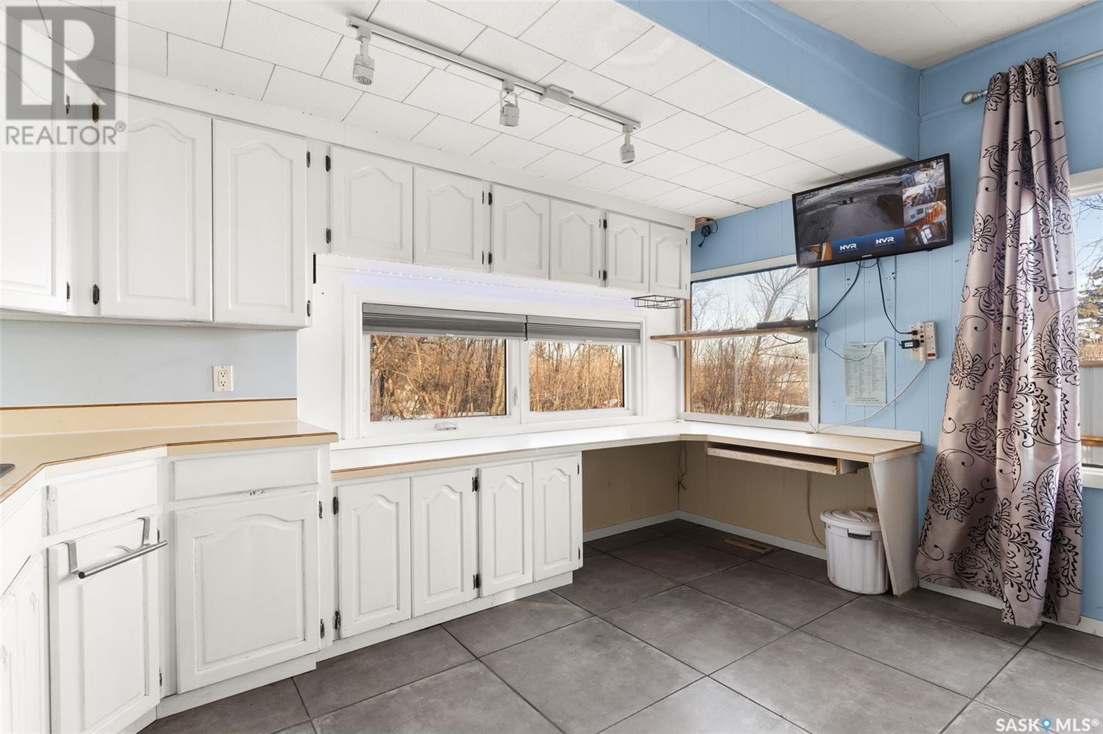 Photo 7 of 1105 5th Avenue, Regina Beach SK