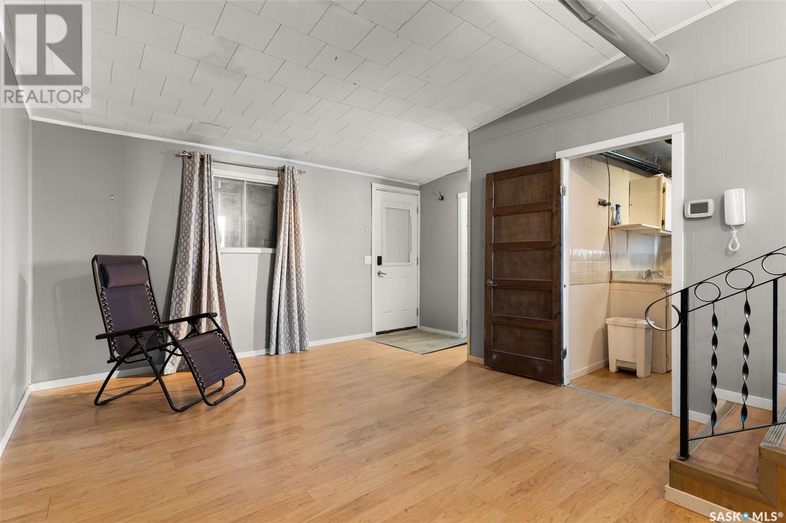 Photo 11 of 1105 5th Avenue, Regina Beach SK