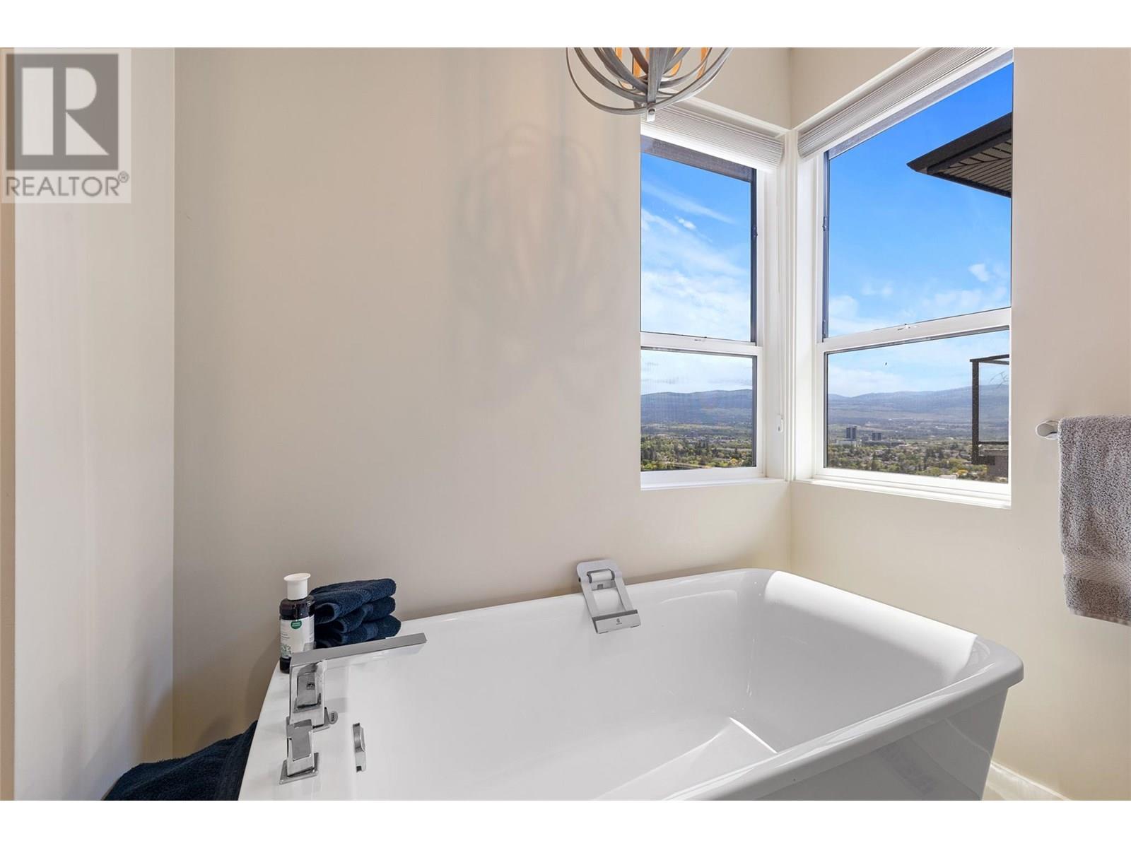  1455 Benzer Court, Kelowna