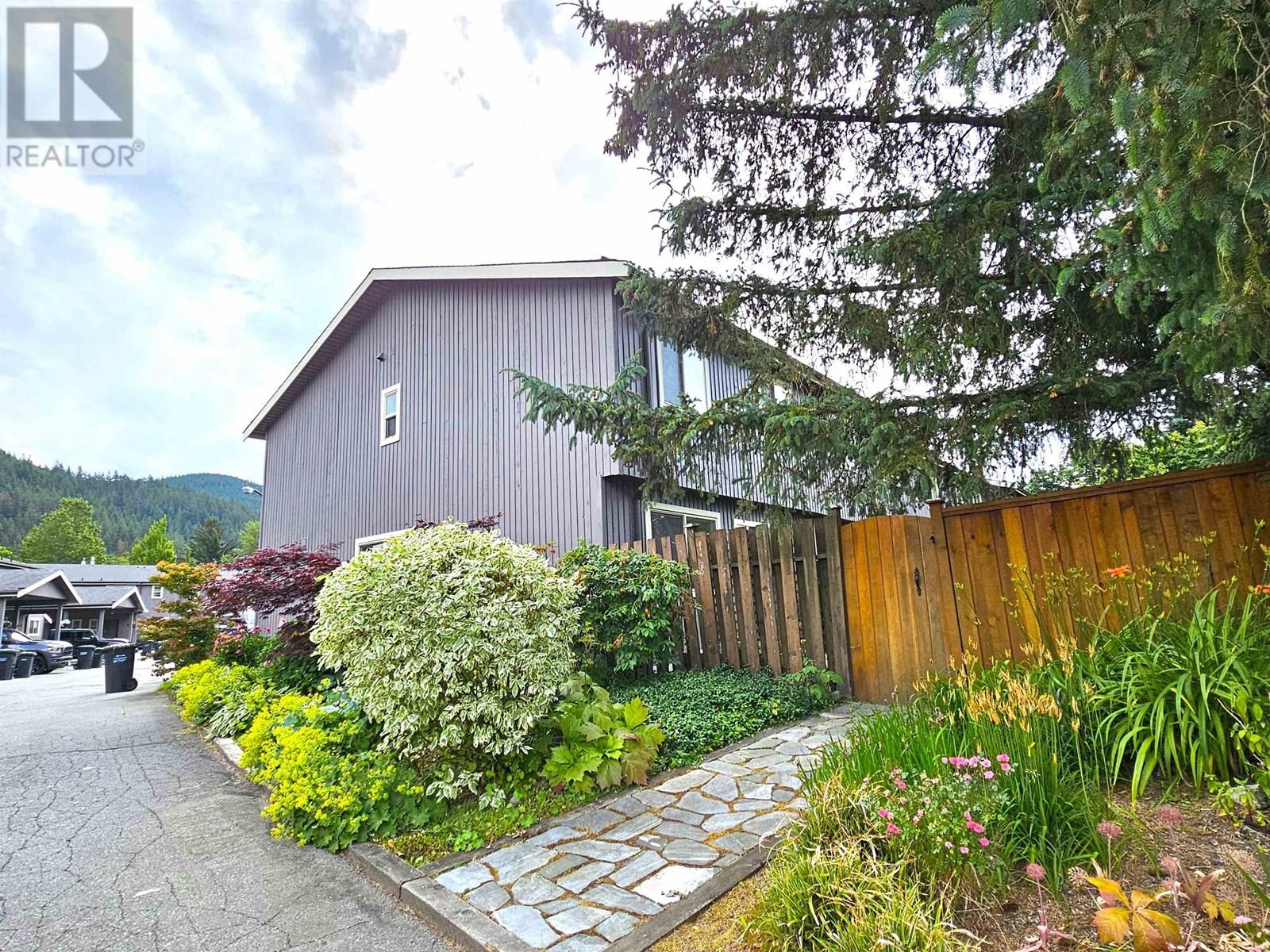 33 41450 GOVERNMENT ROAD, Squamish