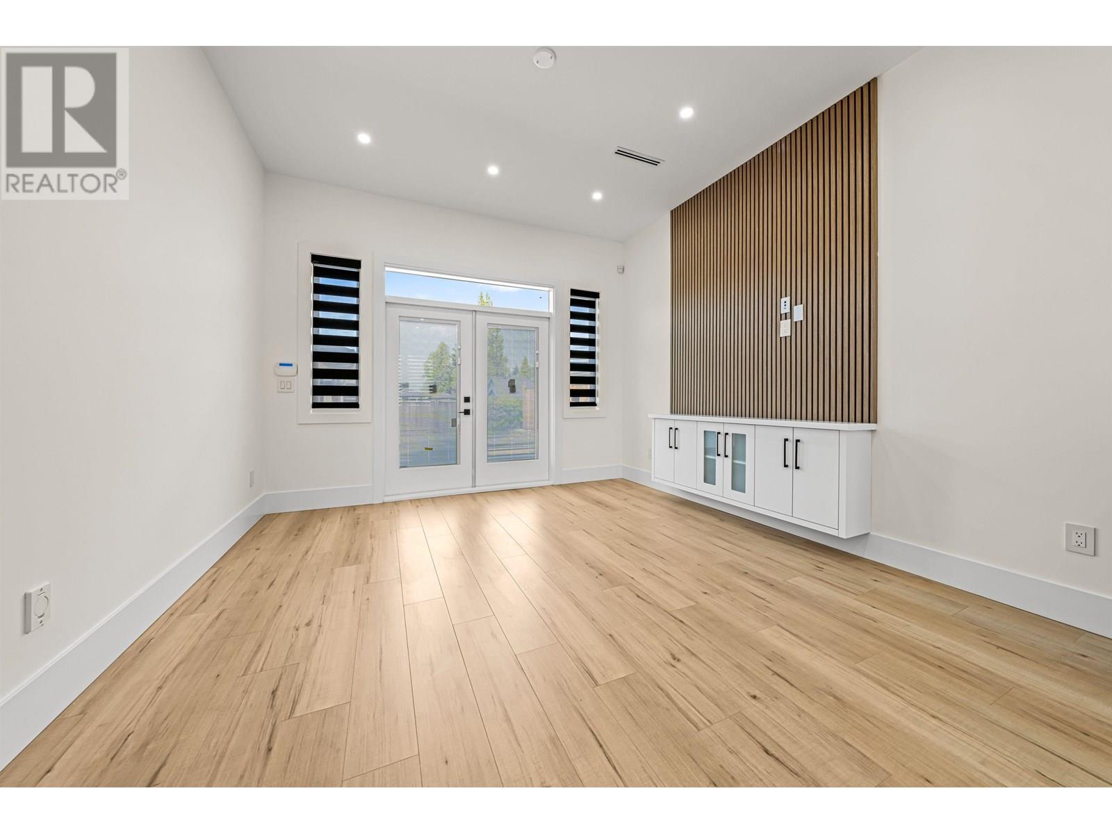 Photo 12 of 7633 Rosewood Street, Burnaby BC