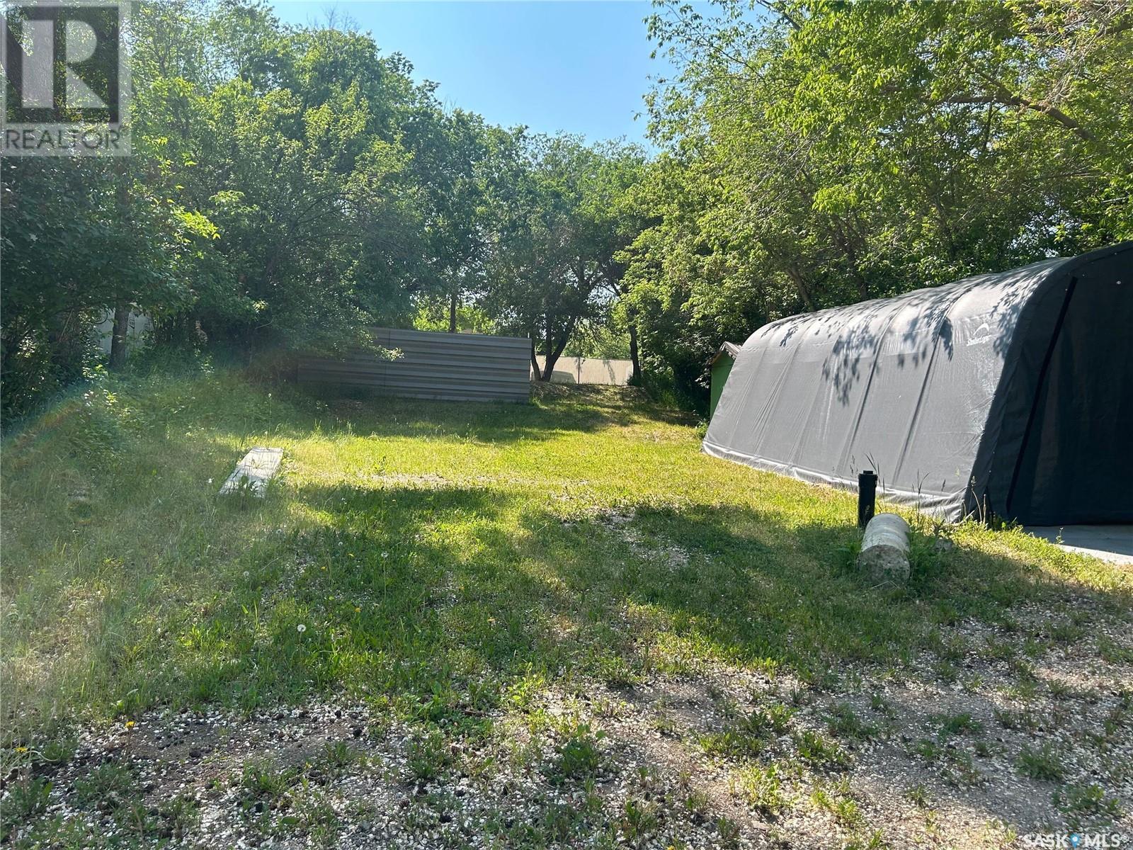 Photo 2 of 454 7th Street E, Regina Beach SK