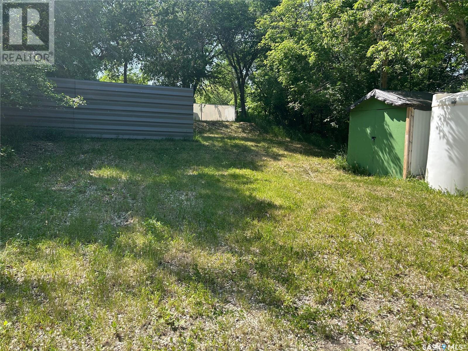 Photo 5 of 454 7th Street E, Regina Beach SK