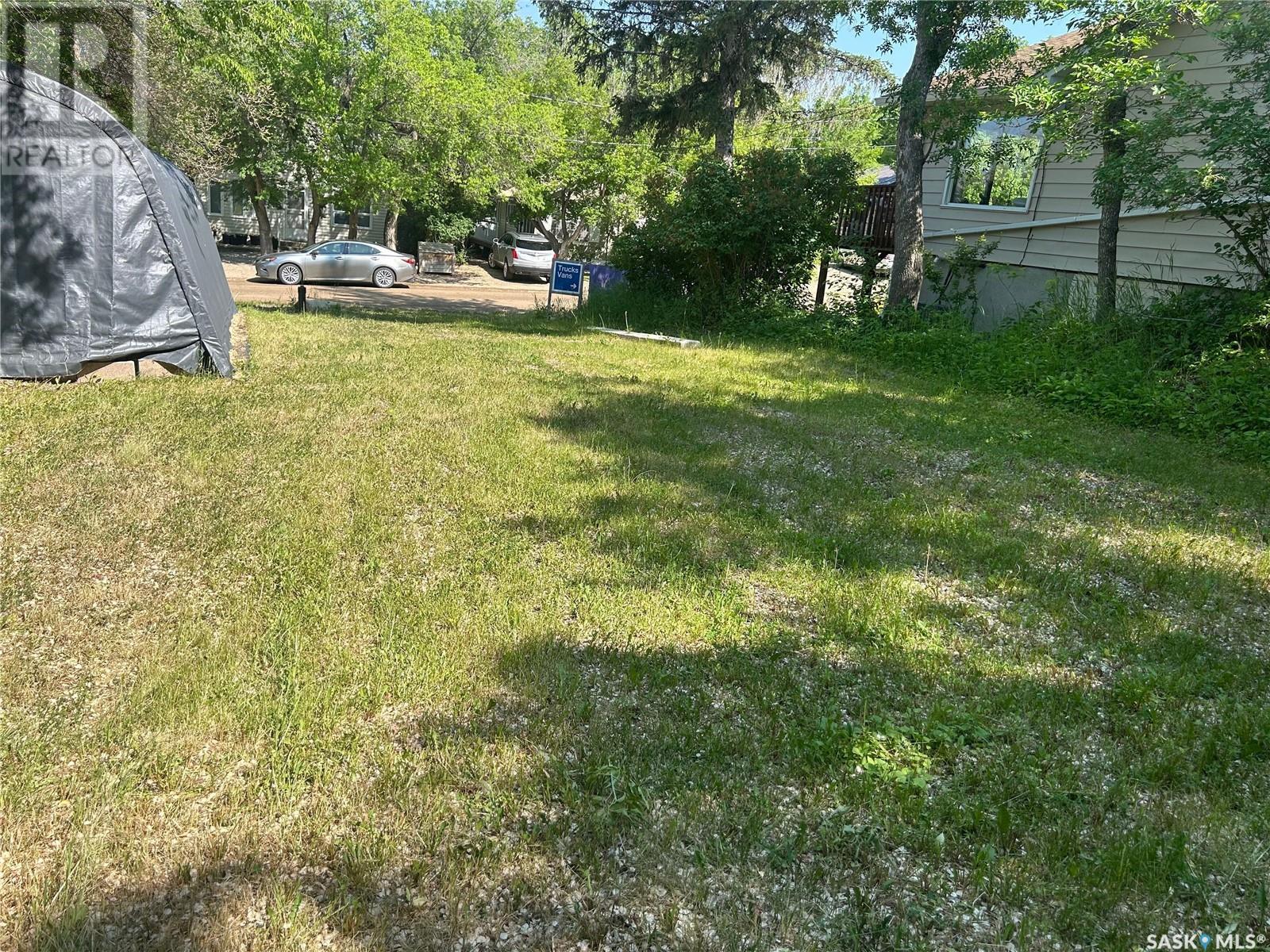 Photo 11 of 454 7th Street E, Regina Beach SK