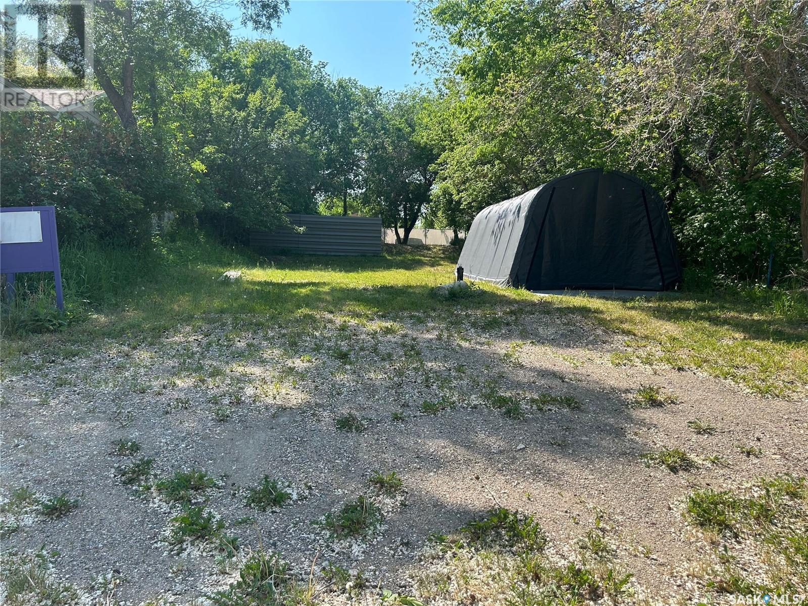 Photo 3 of 454 7th Street E, Regina Beach SK