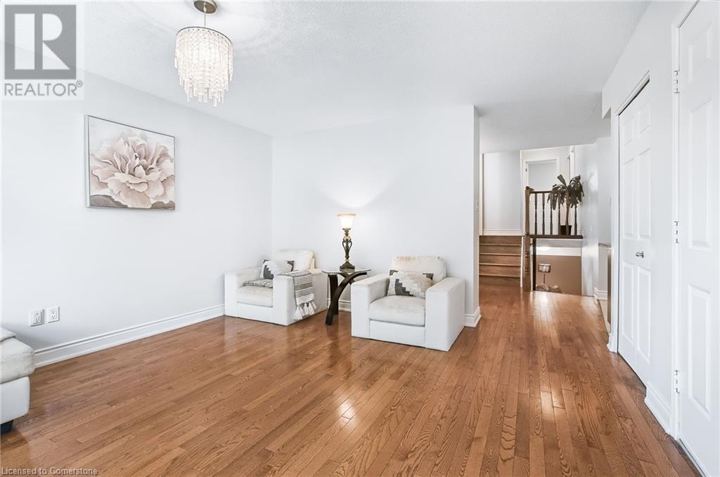 Photo 6 of 14 Ashridge Place, Hamilton ON