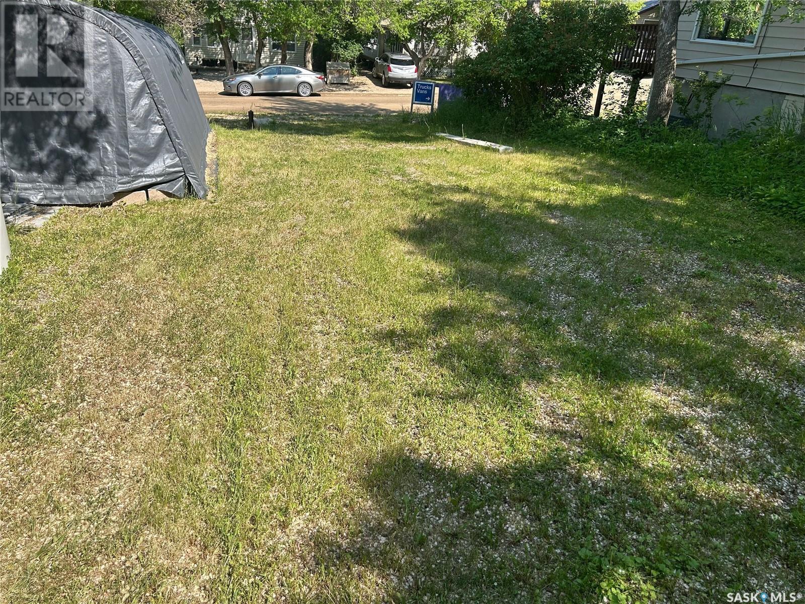 Photo 10 of 454 7th Street E, Regina Beach SK