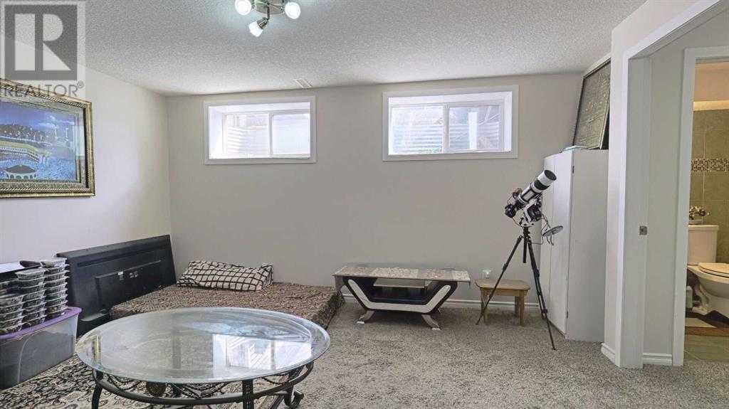 Single Family House for Sale in  Saddlecreek Crescent NE Saddle Ridge Calgary 