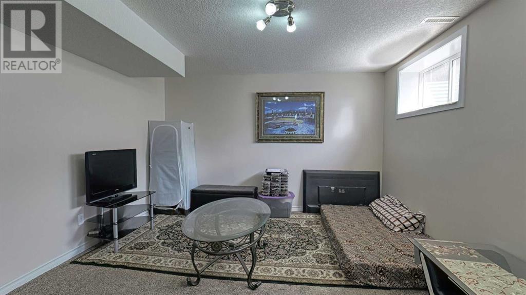 Single Family House for Sale in  Saddlecreek Crescent NE Saddle Ridge Calgary 