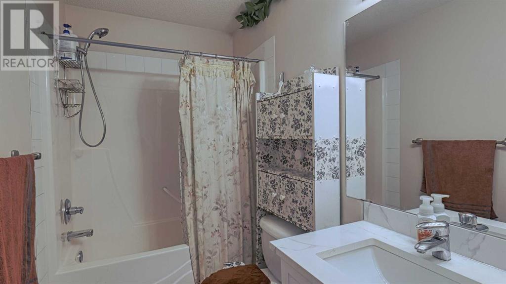 Single Family House for Sale in  Saddlecreek Crescent NE Saddle Ridge Calgary 