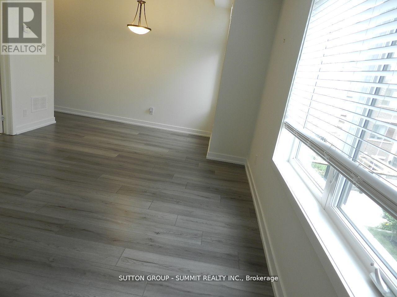 Photo 9 of 344 3066 Sixth Line, Oakville ON