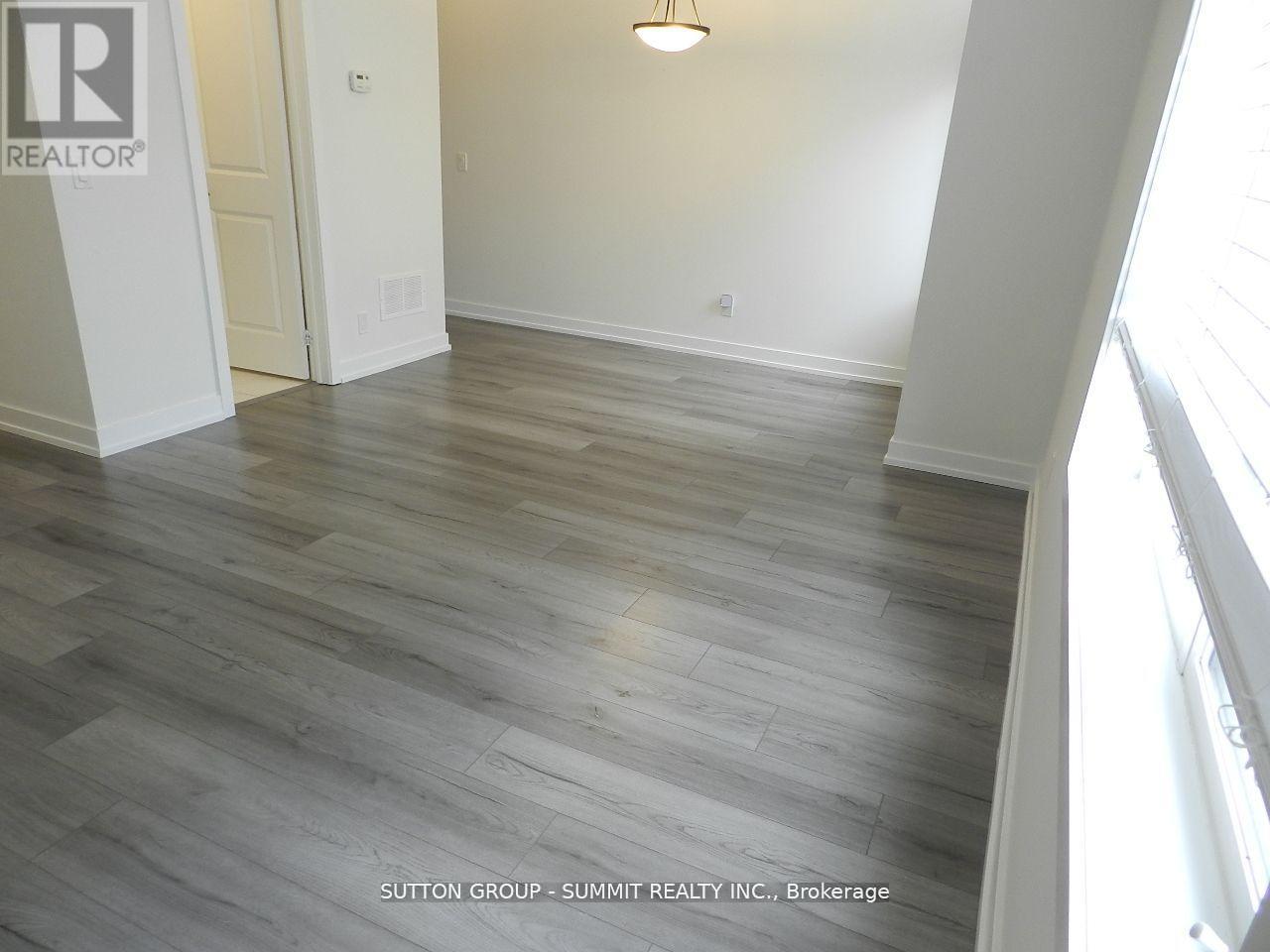 Photo 2 of 344 3066 Sixth Line, Oakville ON