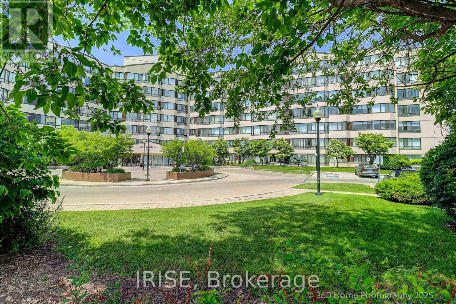 Photo 1 of 307 1001 Cedarglen Gate, Mississauga ON