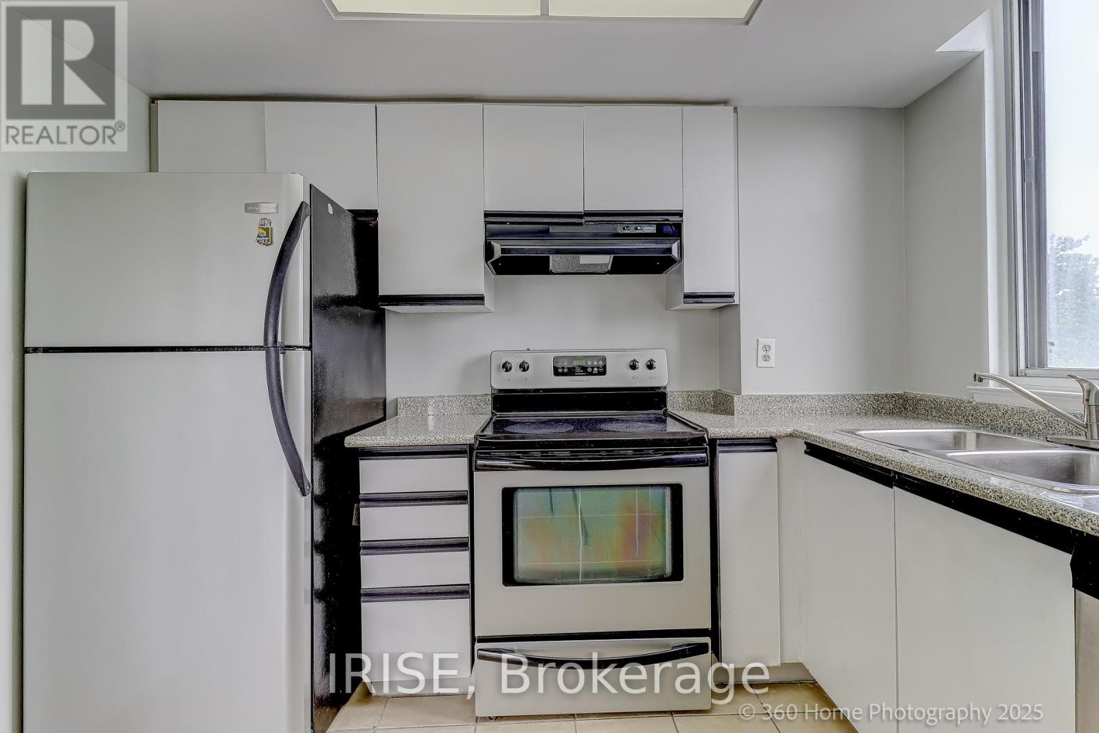 Photo 11 of 307 1001 Cedarglen Gate, Mississauga ON